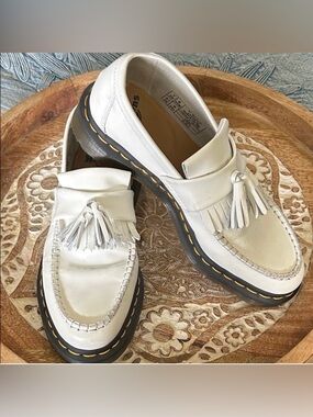 DR MARTENS ADRIAN WHITE SMOTH LEATHER TASSELS LOAFERS size 8 men 9womens